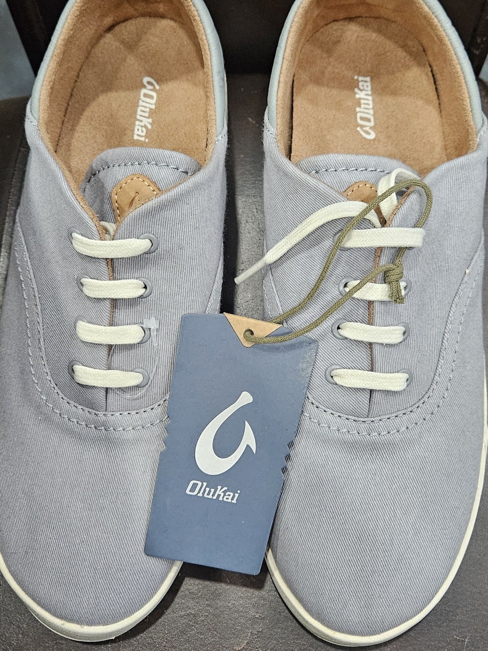 NEW OluKai KohuOluKai Men’s Casual Sneakers — Light Gray Canvas with White Laces